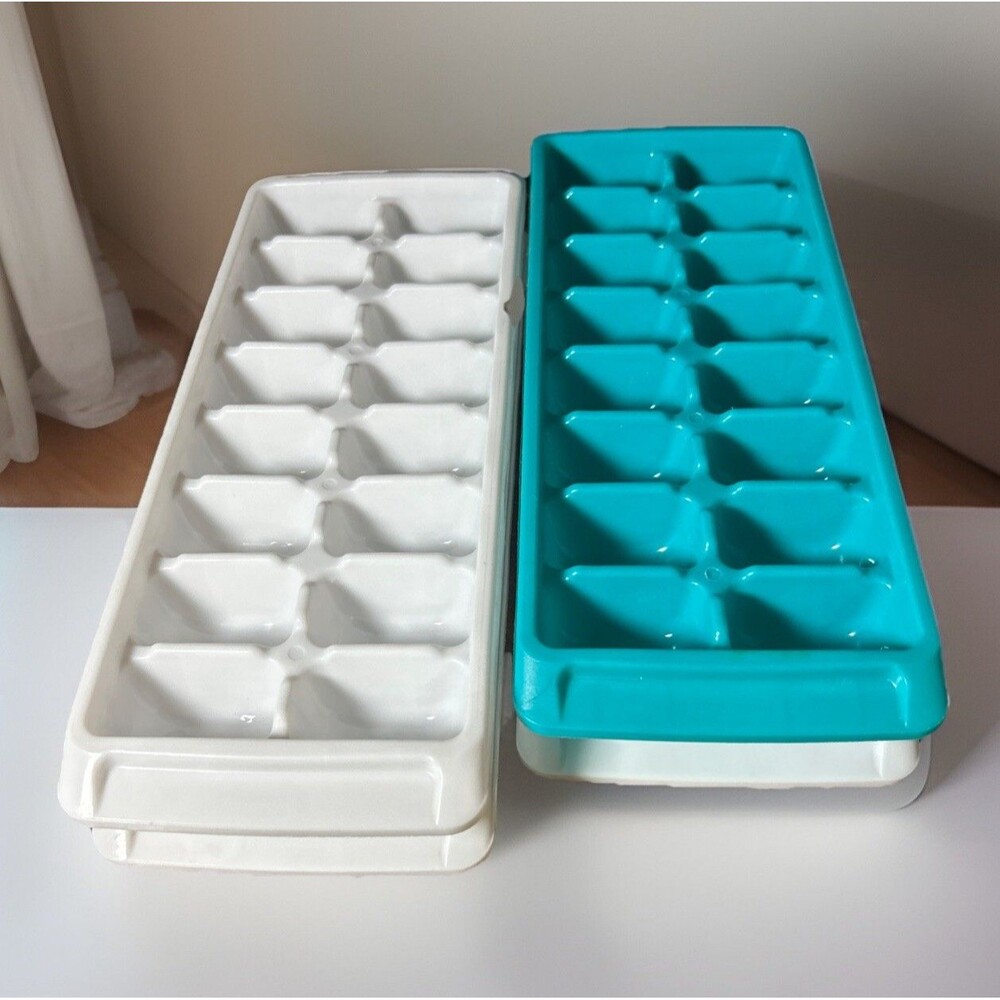 Rubbermaid Ice Cube Trays Set Lot 4 White Stackable USA Made Vintage 2867-10